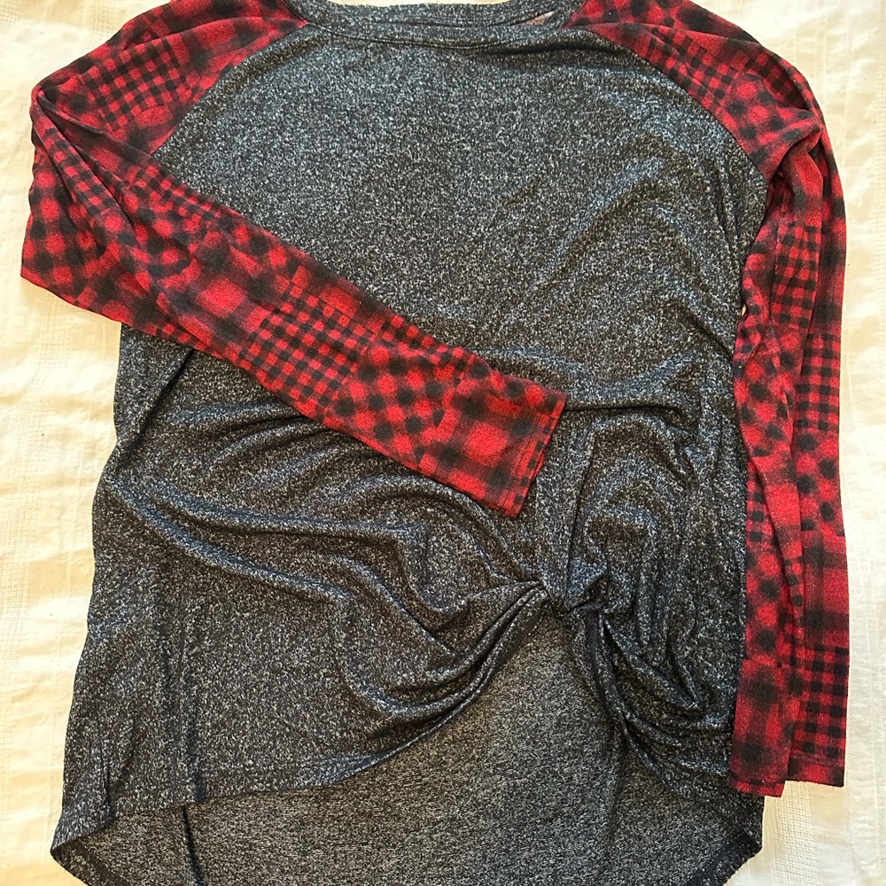 Plaid Sleeve Gray Top